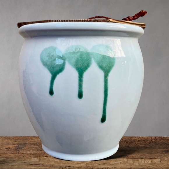 Tokoname Ware Hisamatsu Kiln Urn Vase with Wooden Lid - Picture 15 of 15